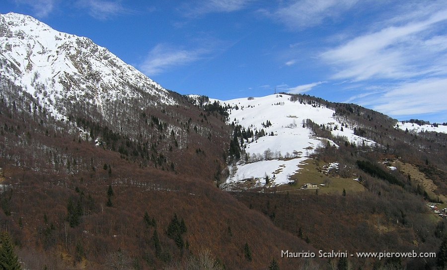 01 I pratoni verso le baite Campelli e Campo.JPG